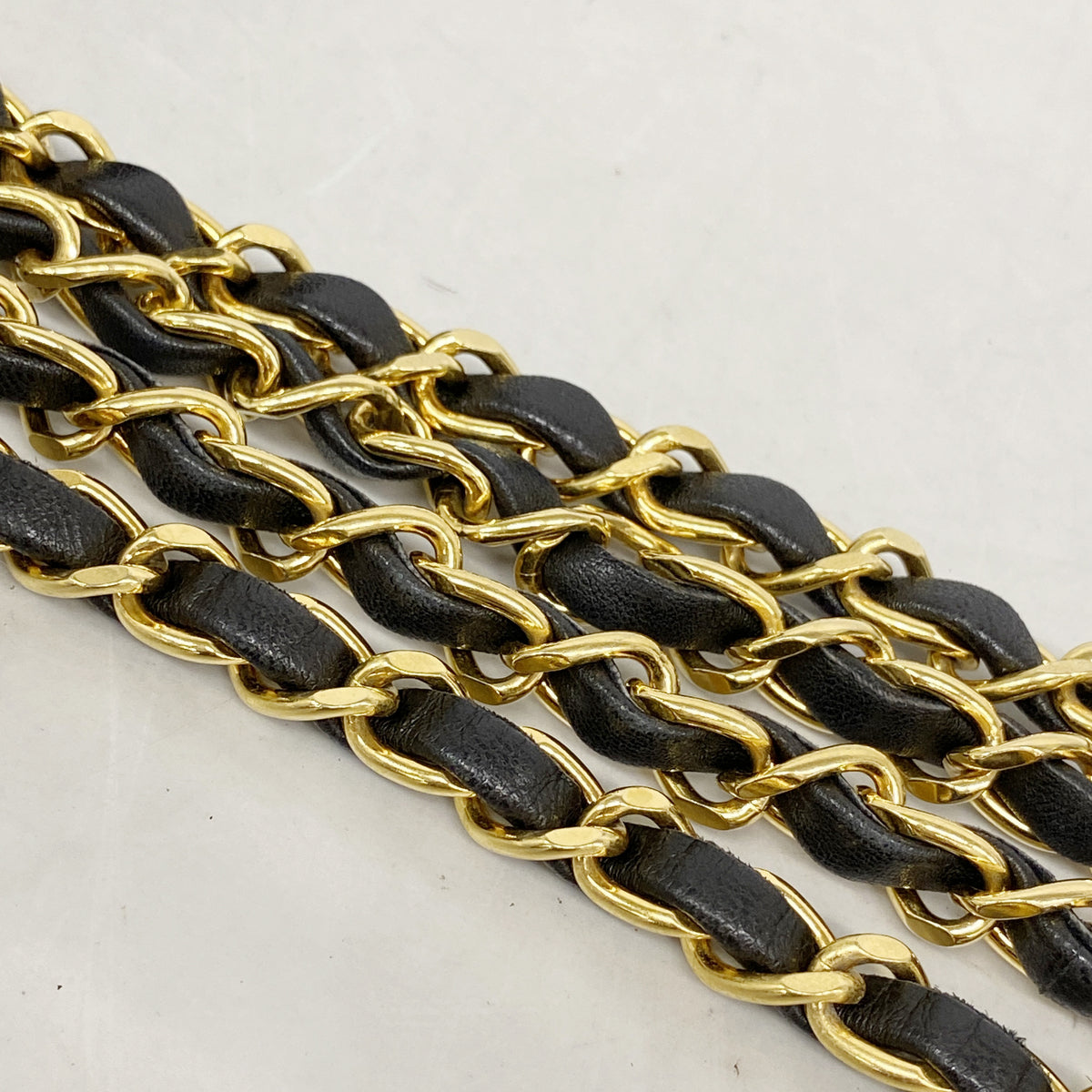 【6ie7342-h】シャネル ショルダーバッグ ダイアナ チェーンショルダー ラムスキン ブラック ゴールド金具【中古】レディース