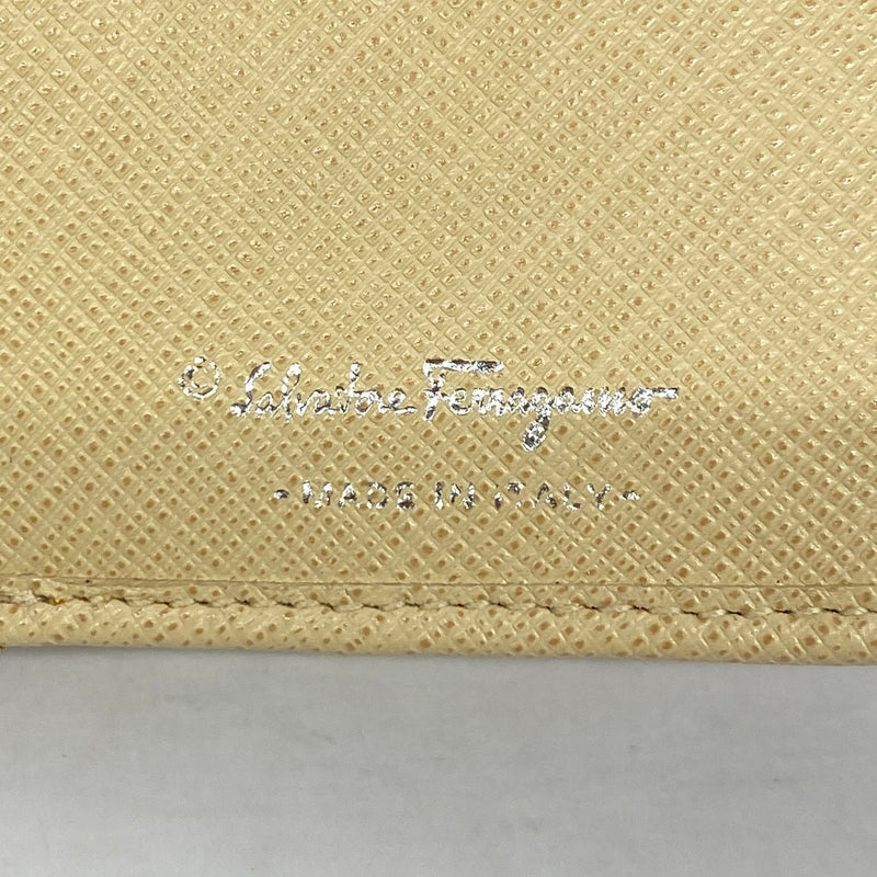 【6ie7379】サルヴァトーレフェラガモ 長財布 ガンチーニ レザー ベージュ シルバー金具【中古】レディース