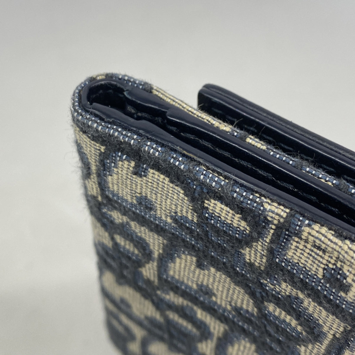 【6ie7381】クリスチャンディオール 三つ折り財布 トロッター キャンバス ネイビー ベージュ ゴールド金具【中古】レディース