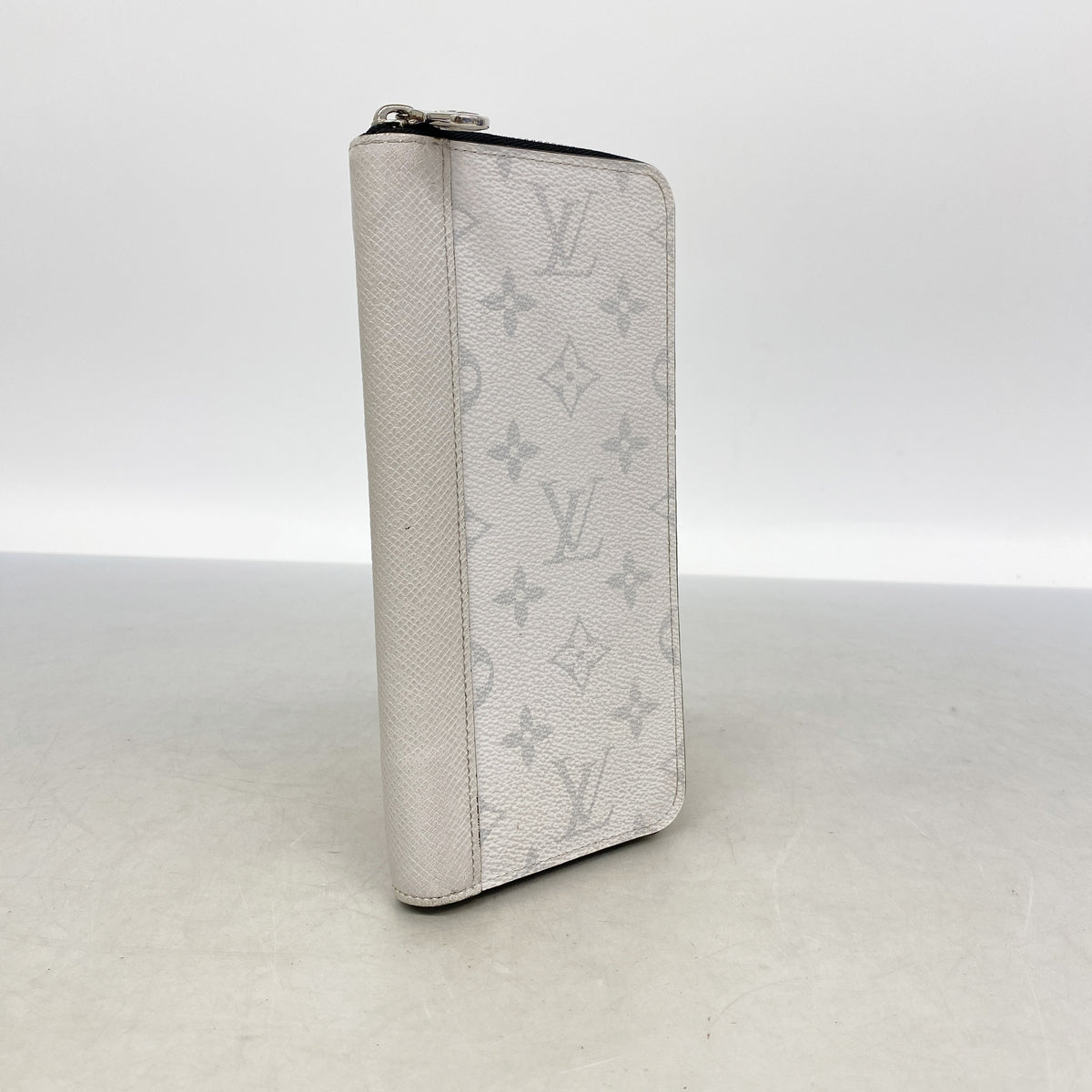 【6ie7387】ルイヴィトン 長財布 タイガ ジッピーウォレットヴェルティカル M30446 アンタークティカ【中古】メンズ