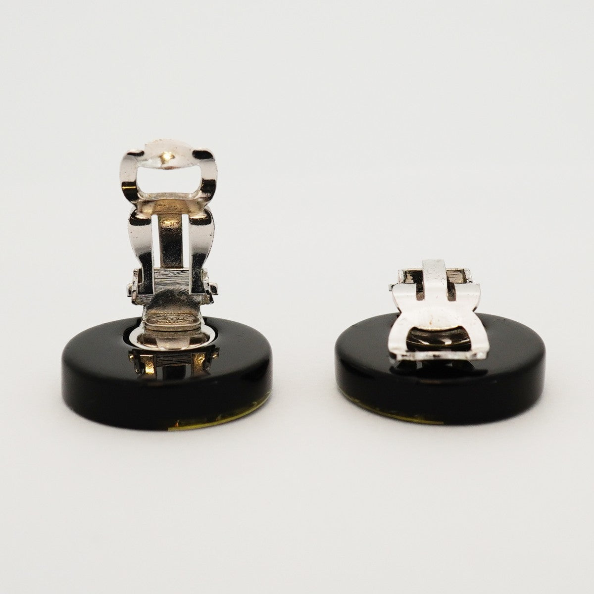 ★在庫処分★最終価格【6jdb0241-k】シャネル イヤリング ココマーク 丸型 サークル メタル ラインストーン シルバー ブラック【中古】レディース