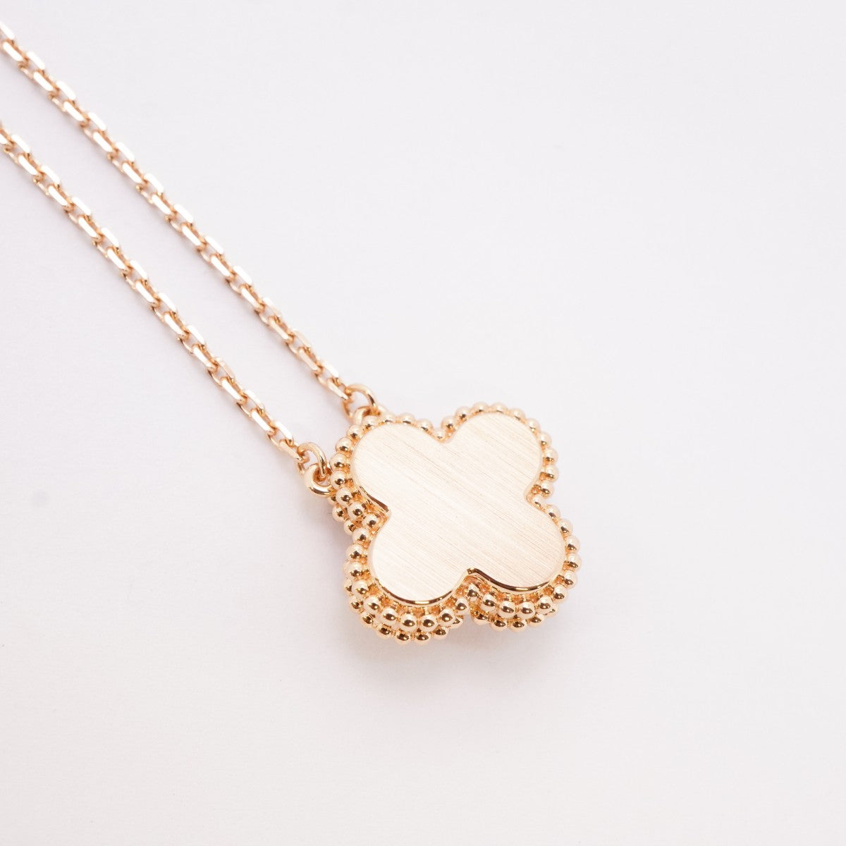 ★最終価格★SALE【6jdb0422-15】ヴァンクリーフ＆アーペル ネックレス ヴィンテージ アルハンブラ クリスマス限定 1PD K18PG ピンクゴールド ダイヤモンド ピンクマザーオブパール【中古】レディース