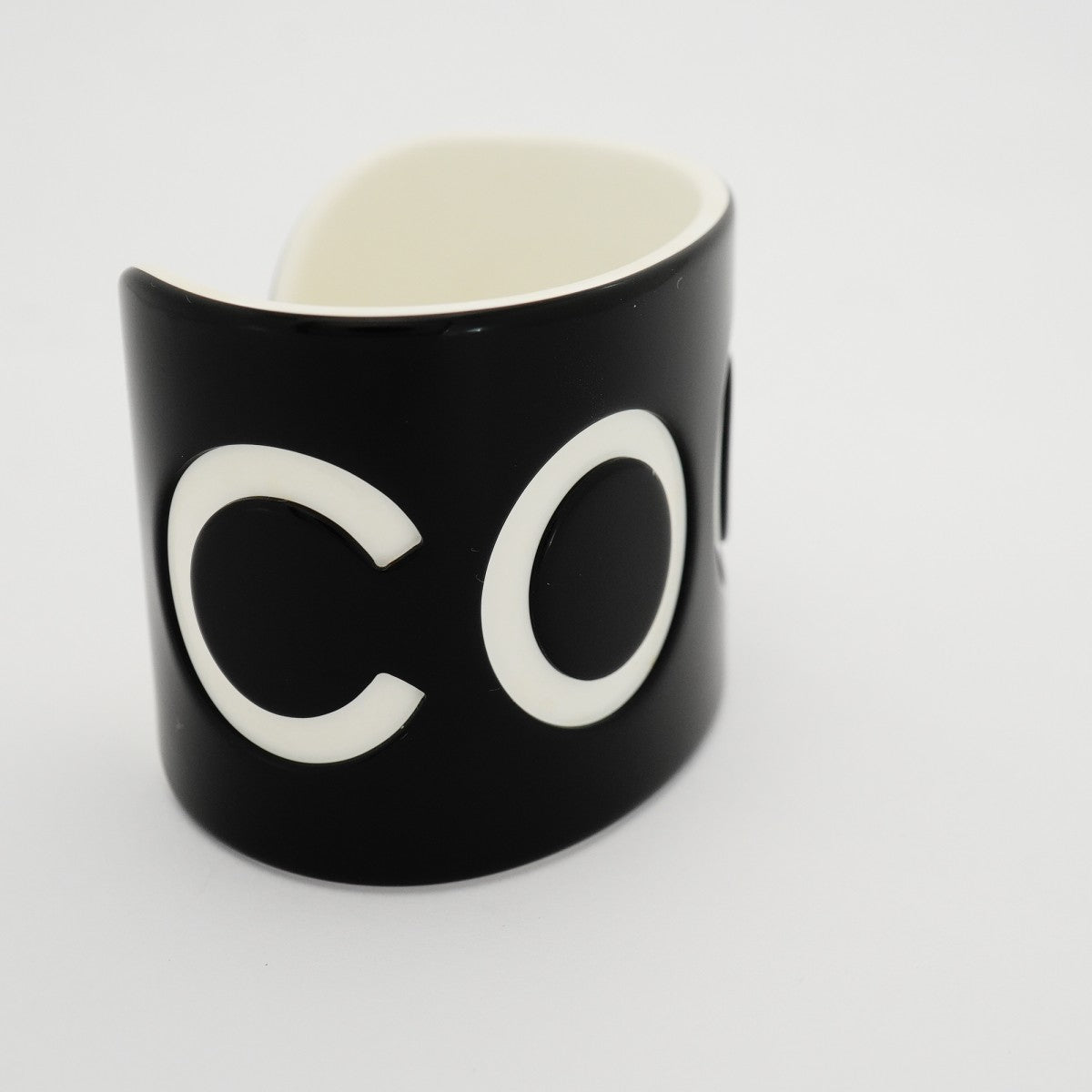 ★最終価格【6jdb0444-k】シャネル バングル COCOロゴ プラスチック ホワイト ブラック【中古】レディース