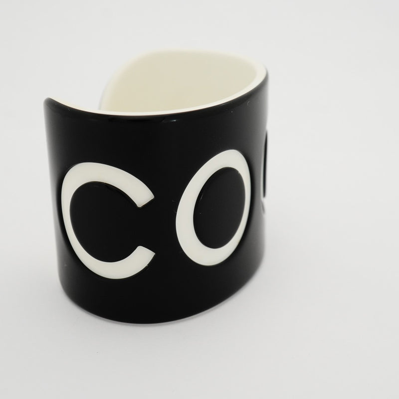★最終価格【6jdb0444-k】シャネル バングル COCOロゴ プラスチック ホワイト ブラック【中古】レディース