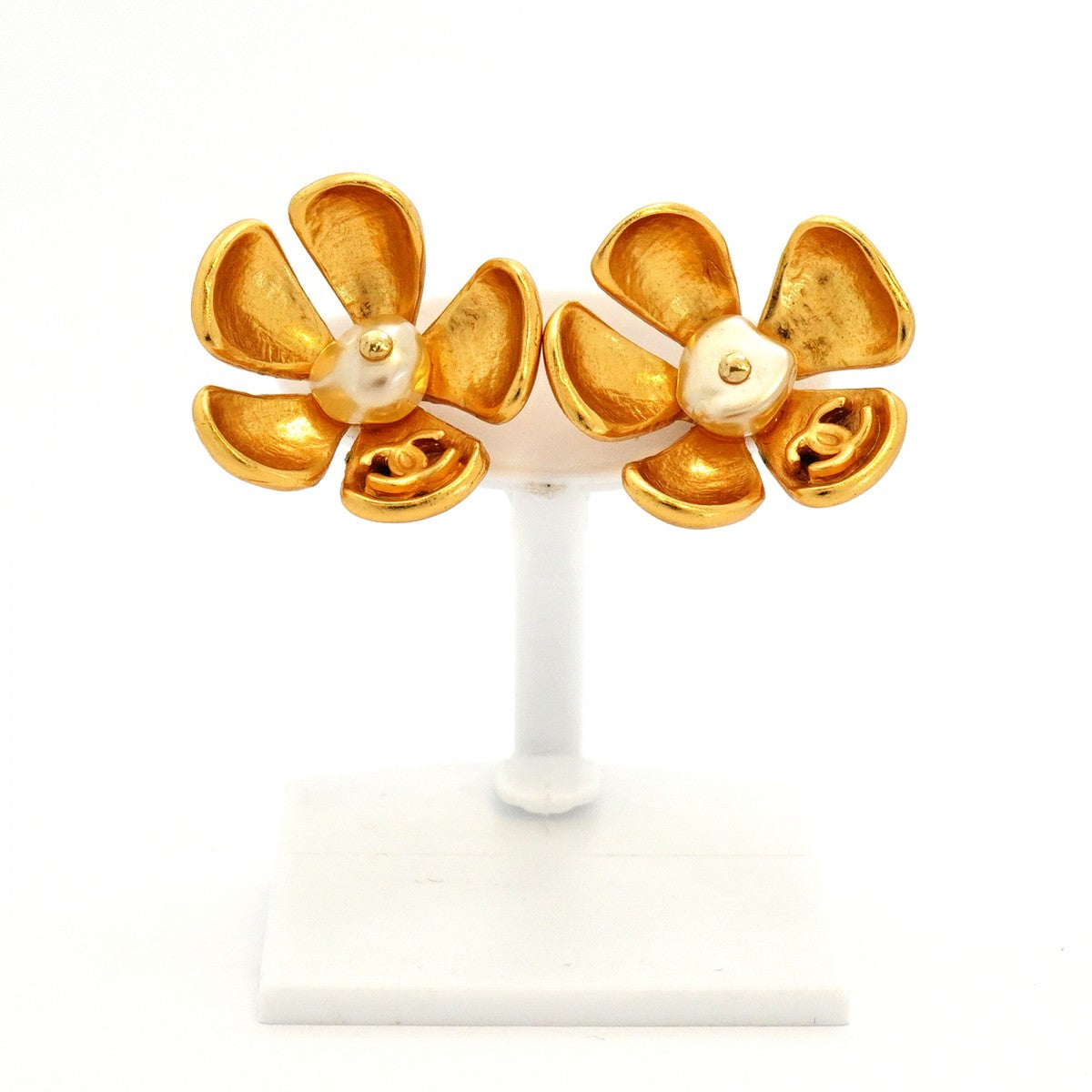 【6jdb0931-k】シャネル ピアス ココマーク フラワーモチーフ GPメッキ フェイクパール ゴールド【中古】レディース