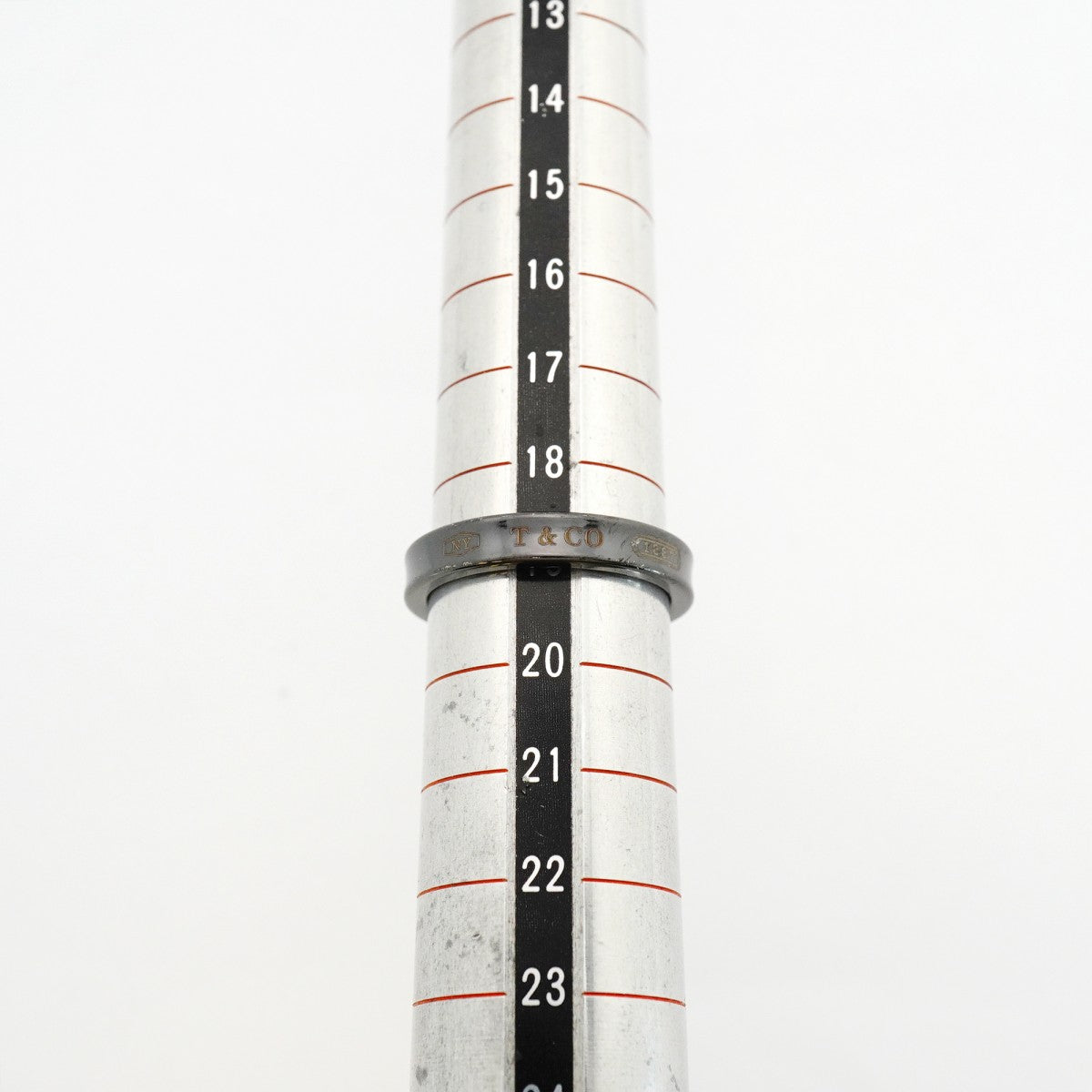 【6jeb0745-k】ティファニー リング ナロー チタン ブラック 19号【中古】レディース