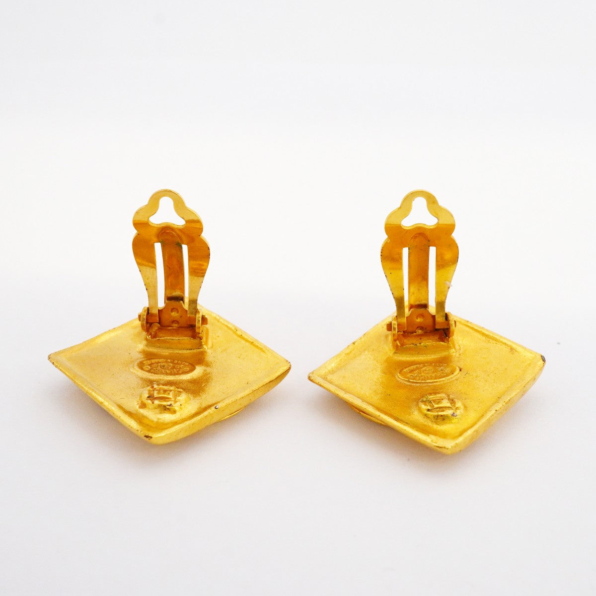 【6jfb0177-k】シャネル イヤリング ヴィンテージ ココマーク 菱形 GPメッキ ゴールド【中古】レディース