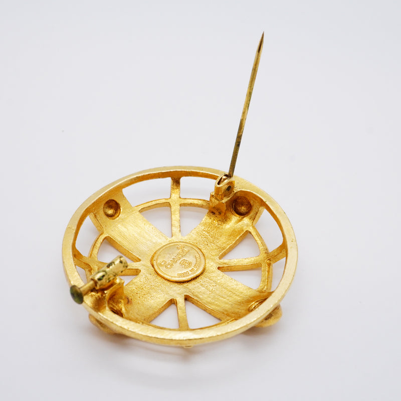 【6jfb0215-k】シャネル ブローチ ヴィンテージ シャネルロゴ 丸型 サークル GPメッキ ゴールド【中古】レディース