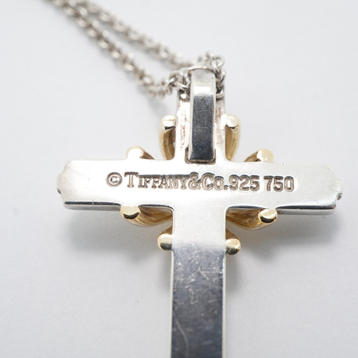 【6jfb0368-k】ティファニー ネックレス シグネチャークロス K18YG イエローゴールド シルバー925【中古】レディース