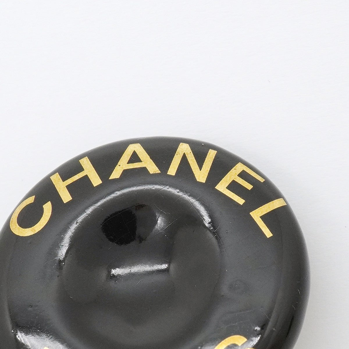 【6jfb0765-k】シャネル イヤリング ヴィンテージ シャネルロゴ 丸型 サークル GPメッキ ゴールド ブラック【中古】レディース