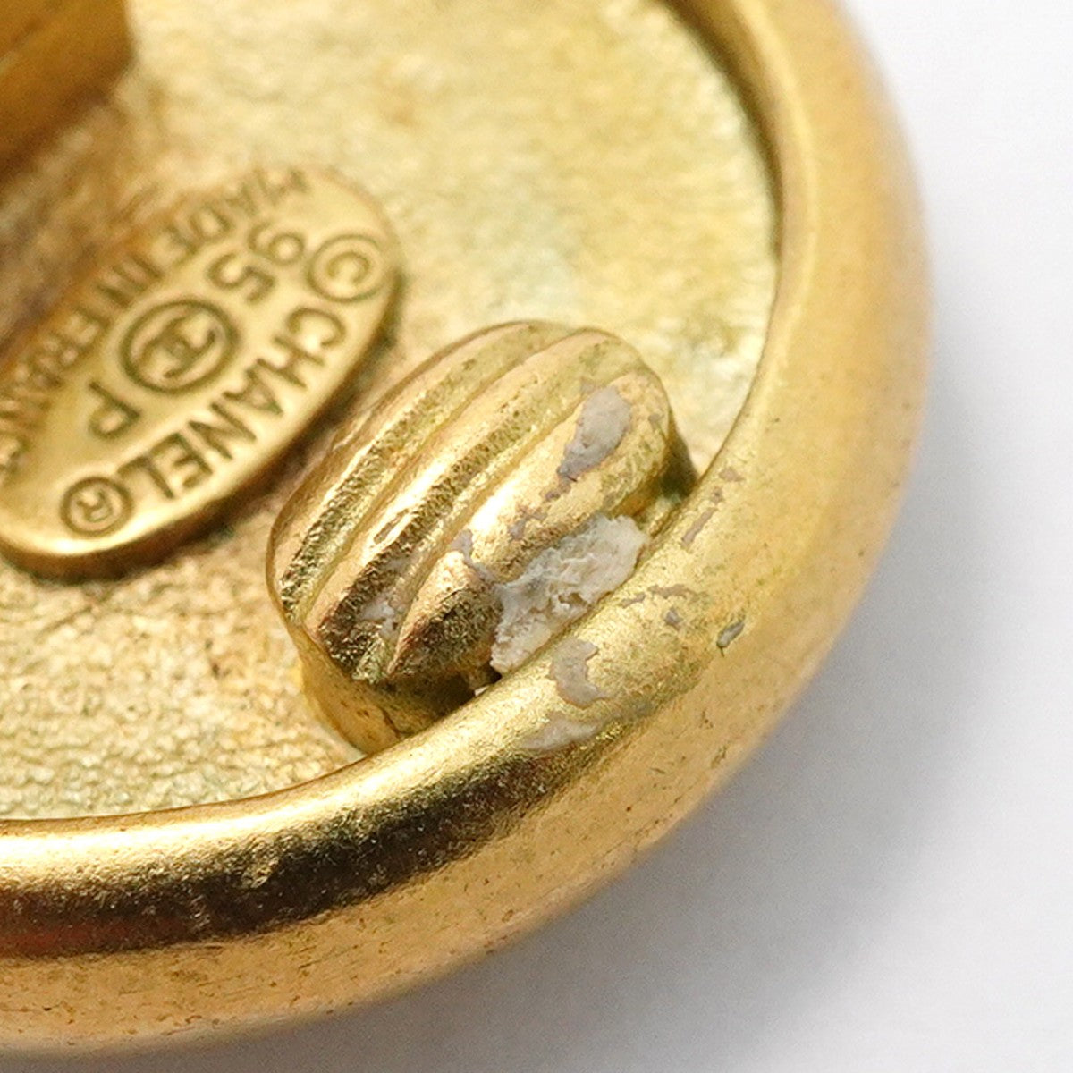 【6jfb1035-k】シャネル イヤリング ヴィンテージ シャネルロゴ 丸型 サークル ボタンモチーフ GPメッキ ゴールド【中古】レディース
