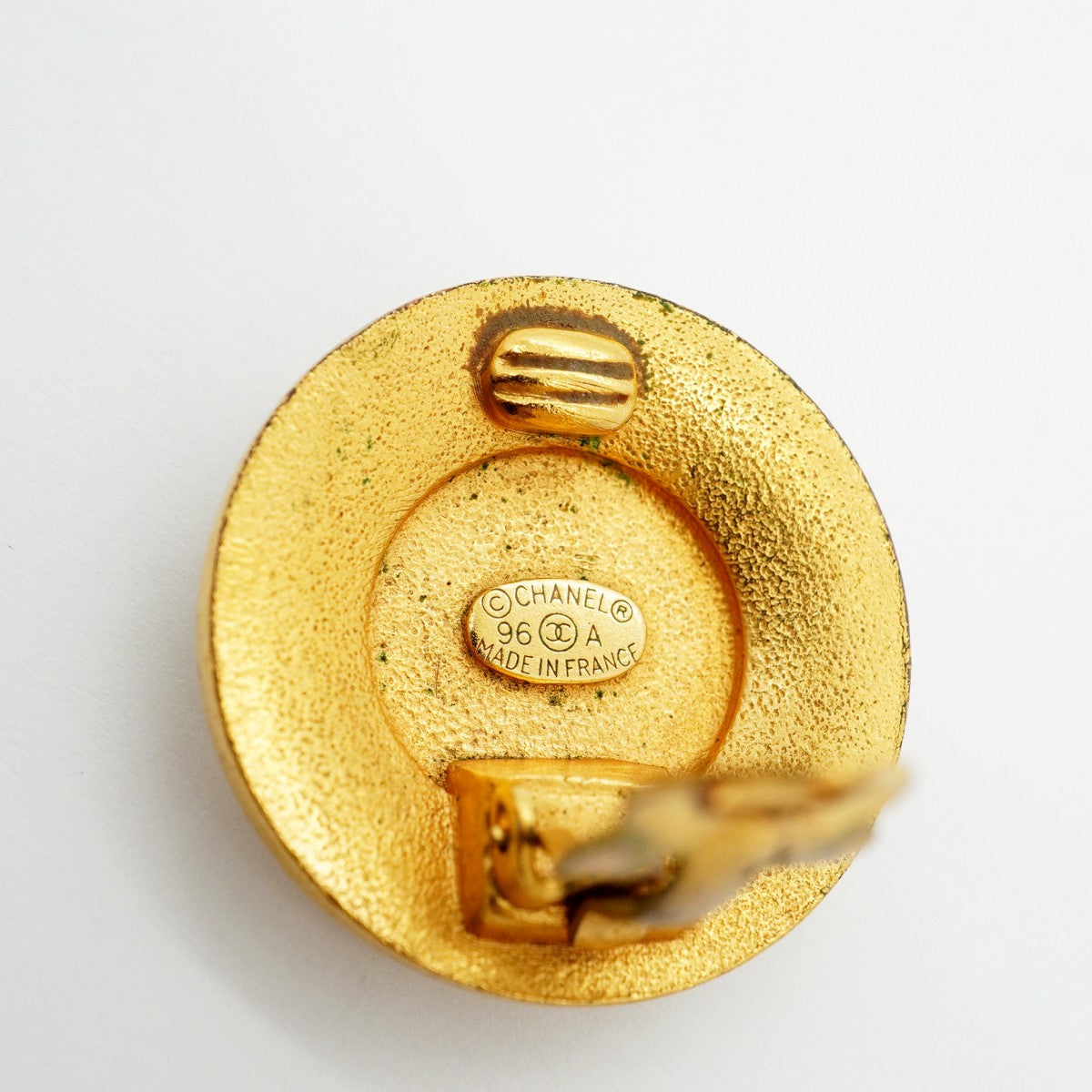 【6jgb0090-k】シャネル イヤリング ヴィンテージ ココマーク 丸型 サークル GPメッキ ゴールド ホワイト ブラック【中古】レディース
