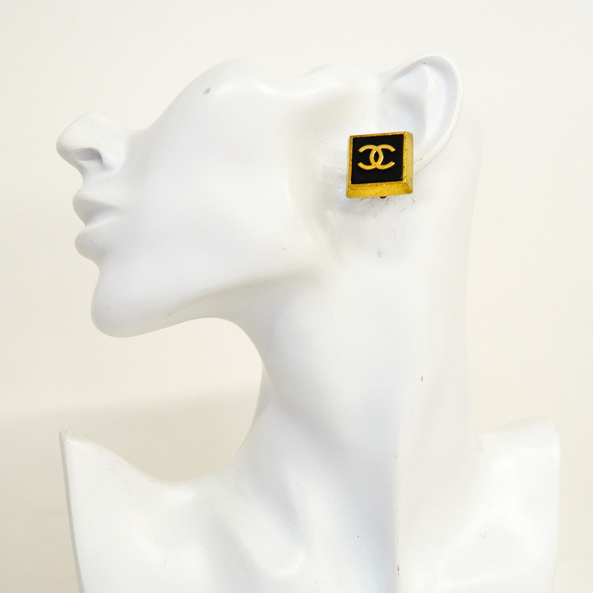 【6jgb0100-k】シャネル イヤリング ヴィンテージ ココマーク GPメッキ ゴールド ブラック【中古】レディース