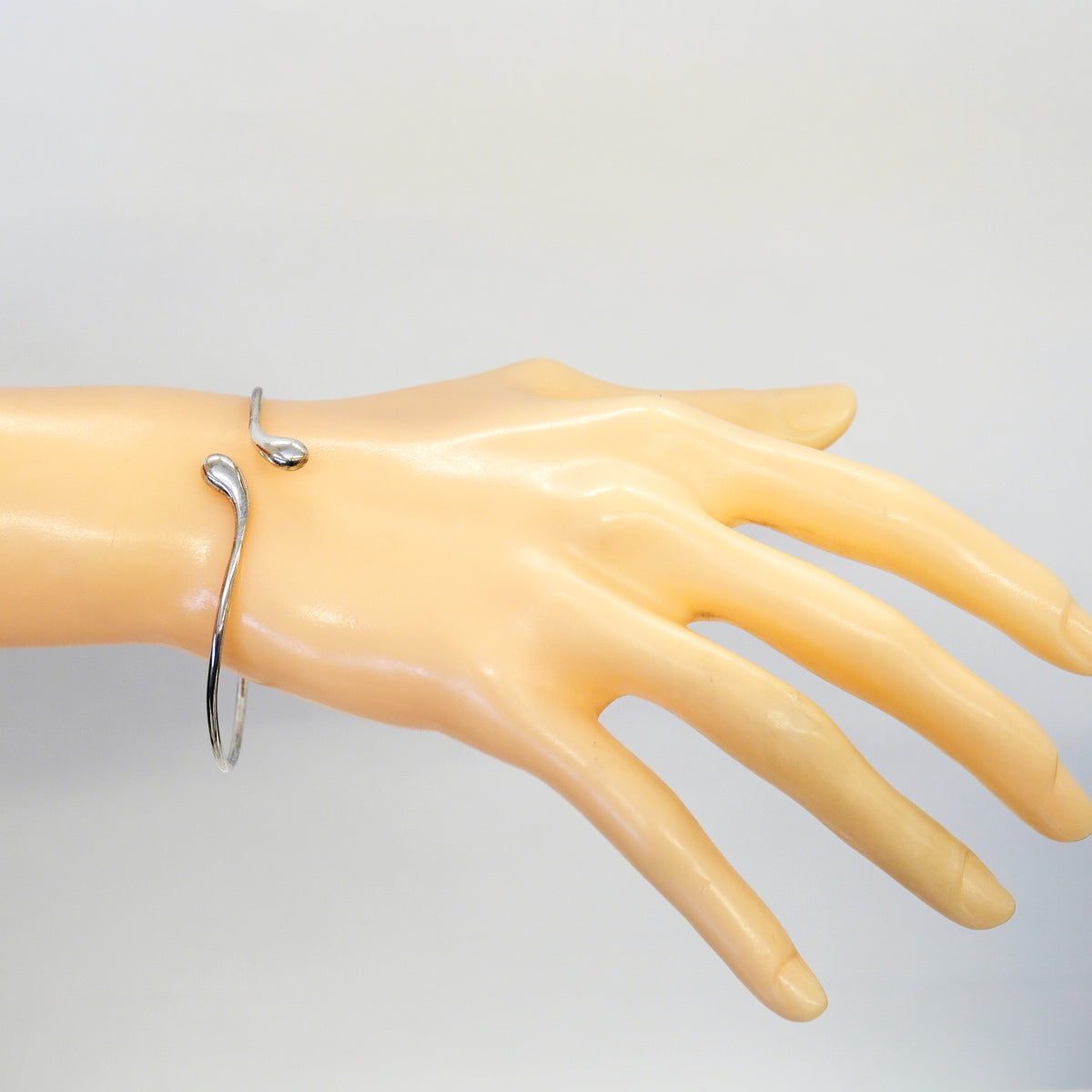 【6jgb0694-k】ティファニー バングル ティアドロップ シルバー925【中古】レディース