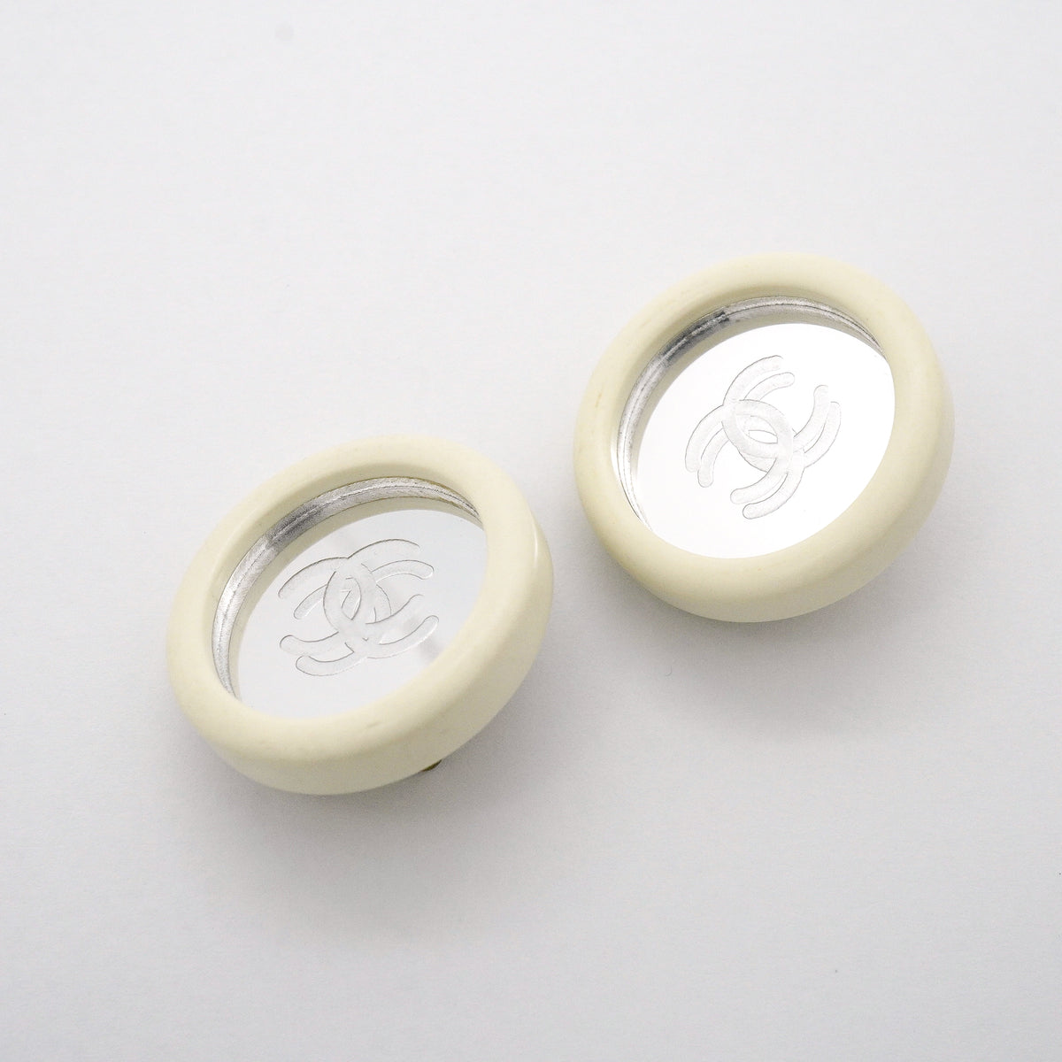 【6jgb0812】シャネル イヤリング ヴィンテージ ココマーク ミラー 丸型 サークル プラスチック GPメッキ ゴールド ホワイト【中古】レディース