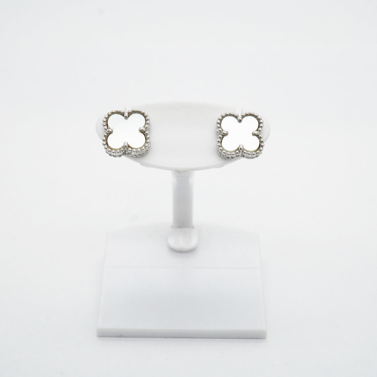 【6jhb0065】ヴァンクリーフ＆アーペル ピアス スウィート アルハンブラ K18WG ホワイトゴールド マザーオブパール【中古】レディース