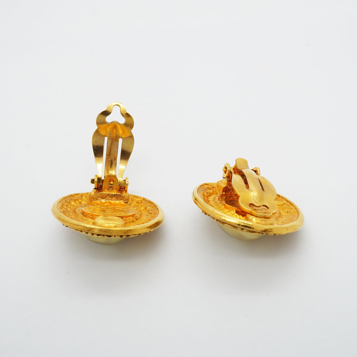 【6jhb0084-k】シャネル イヤリング ヴィンテージ シャネルロゴ 丸型 サークル GPメッキ フェイクパール ゴールド【中古】レディース