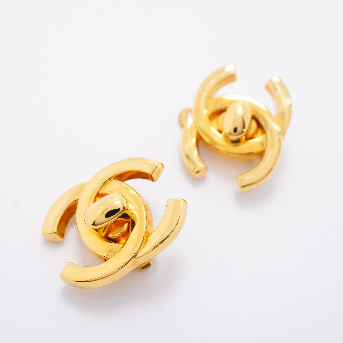 【6jhb0208-k】シャネル イヤリング ヴィンテージ ココマーク ターンロック GPメッキ ゴールド【中古】レディース