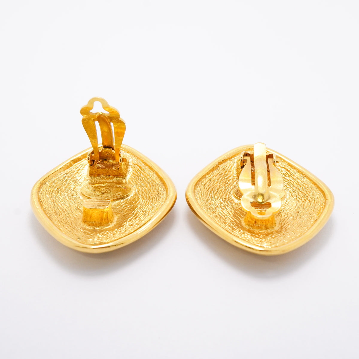 【6jhb0213-k】シャネル イヤリング ヴィンテージ ココマーク 菱形 GPメッキ ゴールド【中古】レディース