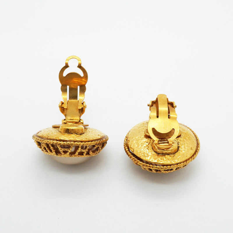 【6jhb0297-k】シャネル イヤリング ヴィンテージ シャネルロゴ 丸型 サークル GPメッキ フェイクパール ゴールド【中古】レディース
