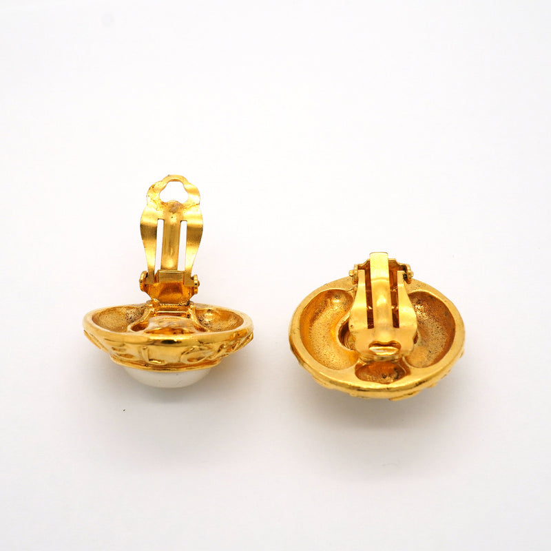 【6jhb0352-k】シャネル イヤリング ヴィンテージ シャネルロゴ GPメッキ フェイクパール ゴールド【中古】レディース