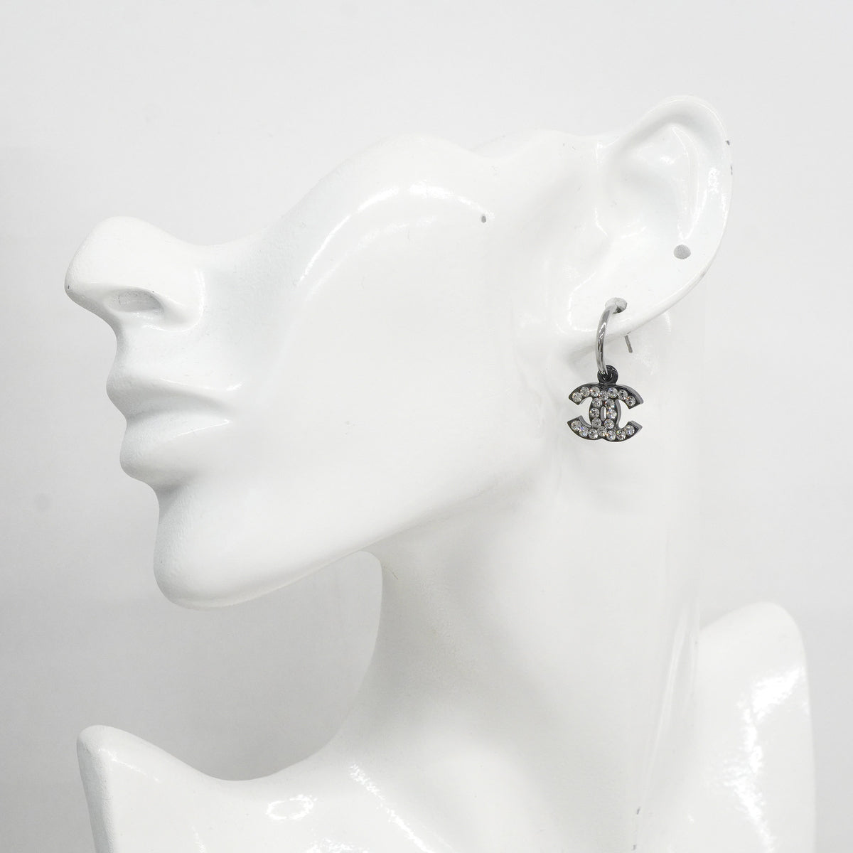【6jhb0457-k】シャネル ピアス ココマーク メタル ラインストーン シルバー ブラック【中古】レディース
