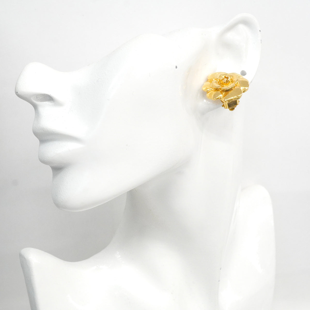 【6jhb0458-k】シャネル イヤリング ヴィンテージ カメリア GPメッキ ゴールド【中古】レディース