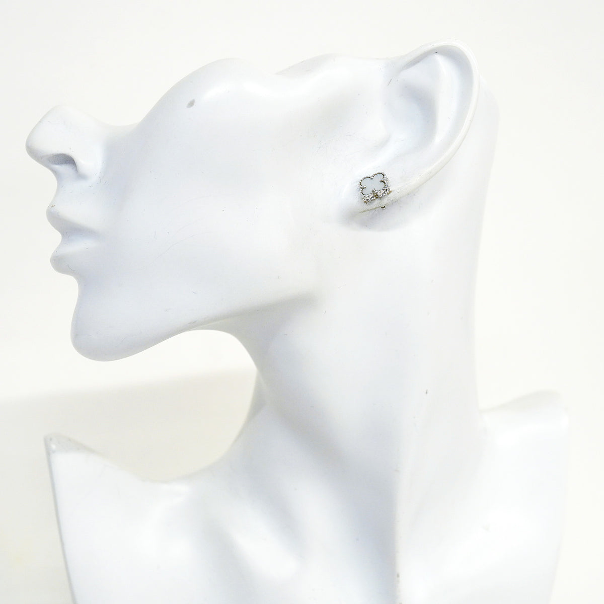 【6jhb0678】ヴァンクリーフ＆アーペル ピアス スウィート アルハンブラ K18WG ホワイトゴールド マザーオブパール【中古】レディース