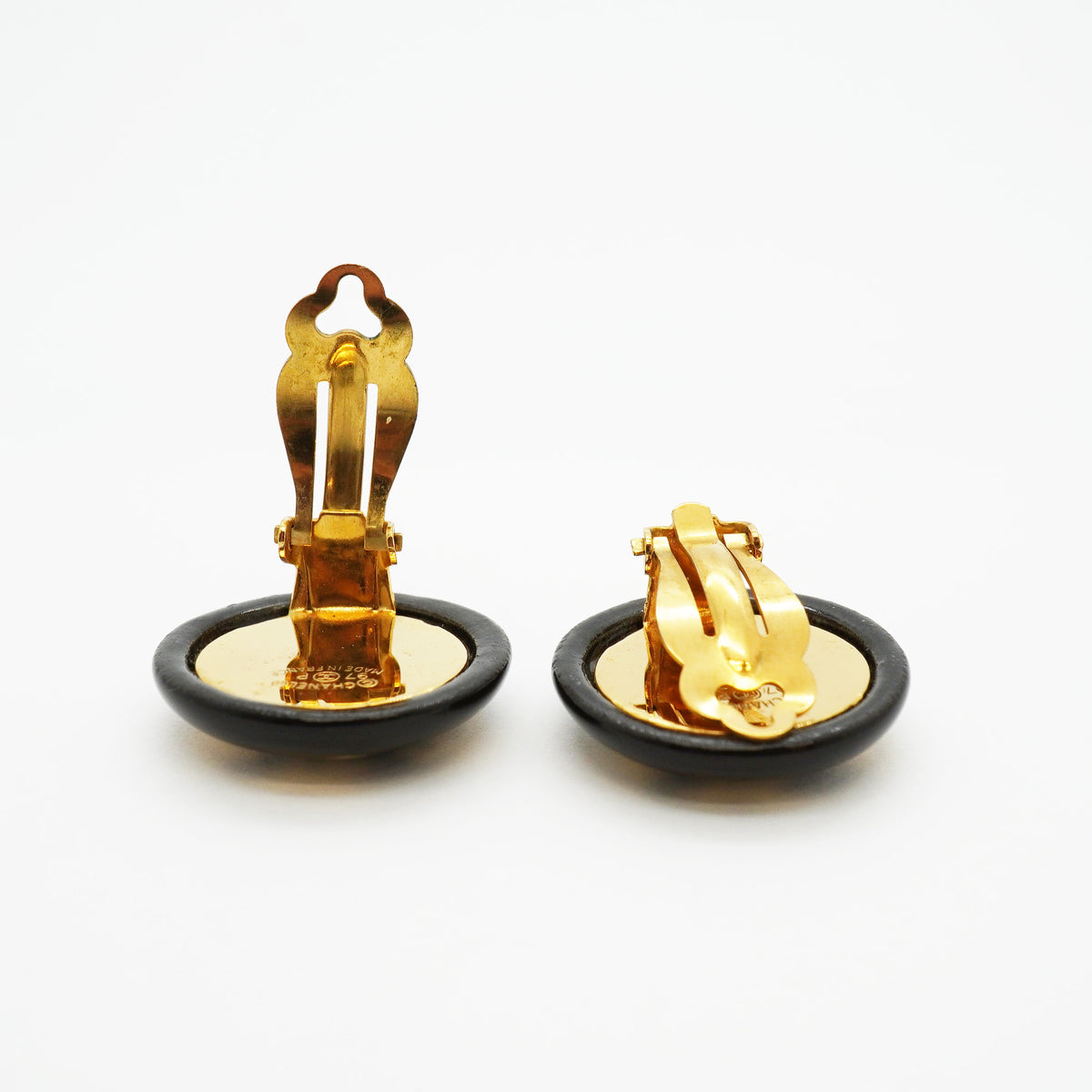 【6jhb0694】シャネル イヤリング ヴィンテージ ココマーク 丸型 サークル GPメッキ ゴールド ブラック【中古】レディース