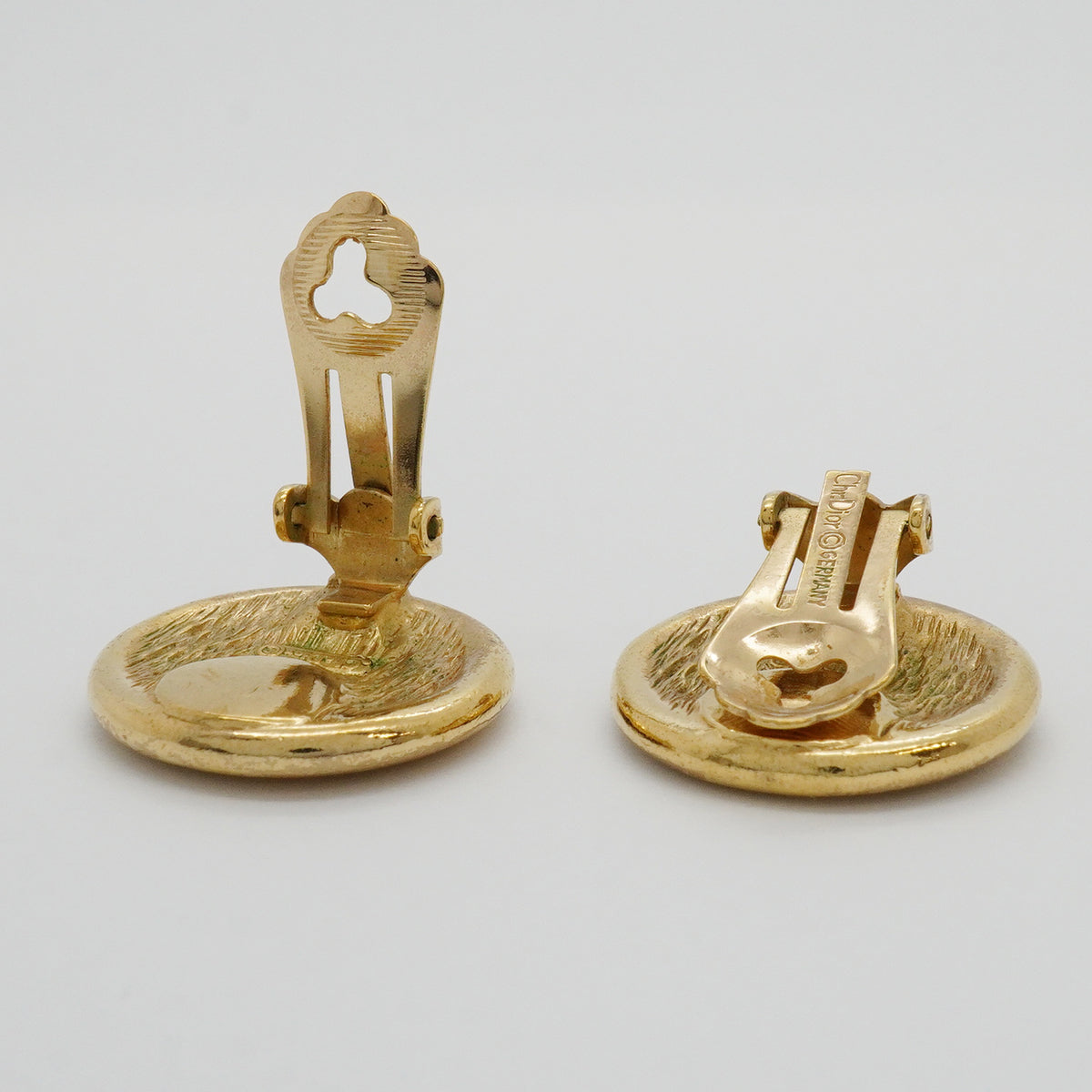 【6jhb0773】クリスチャンディオール イヤリング エンブレム 丸型 サークル GPメッキ ゴールド【中古】レディース