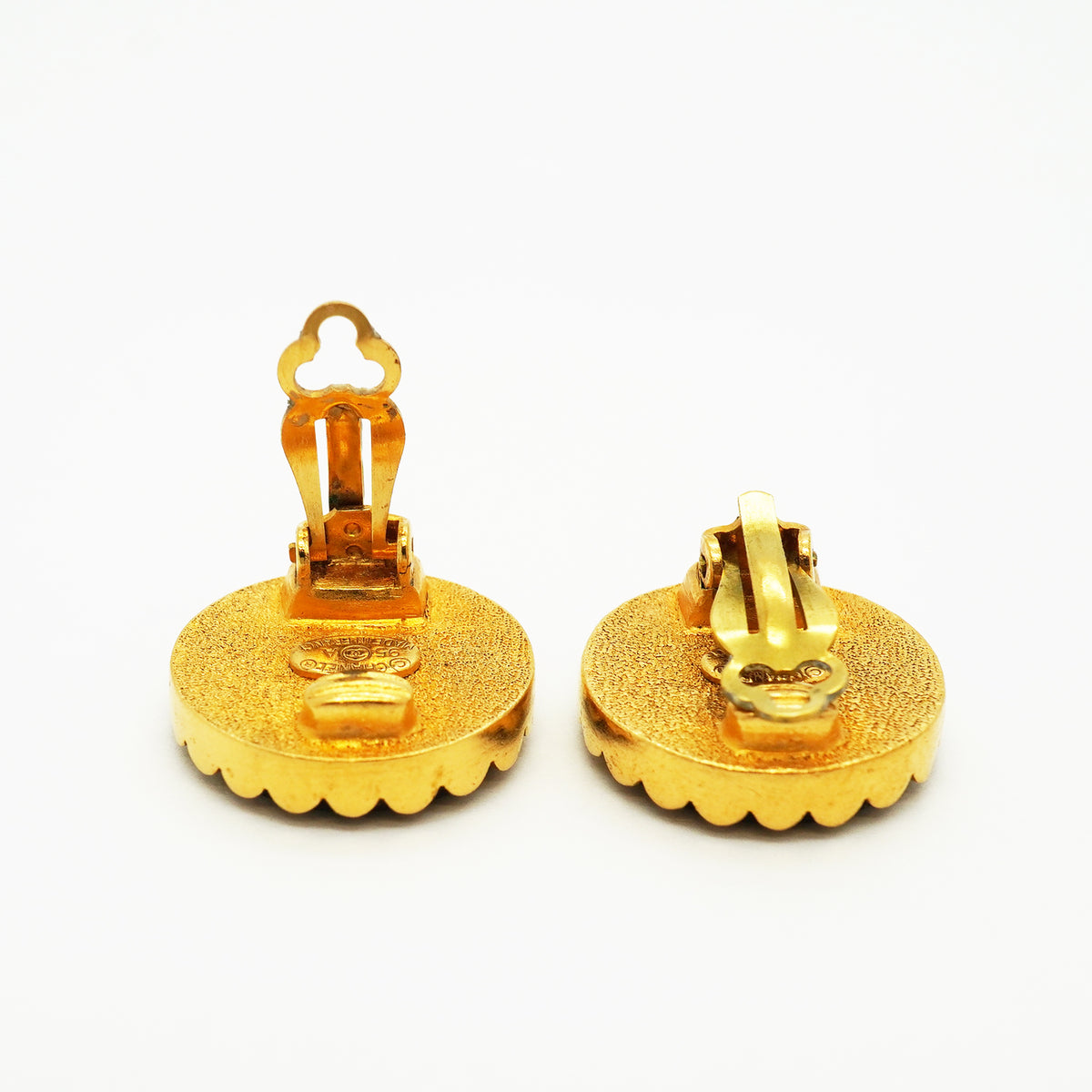 【6jib0254】シャネル イヤリング ヴィンテージ ココマーク 丸型 サークル GPメッキ ゴールド ブラック【中古】レディース