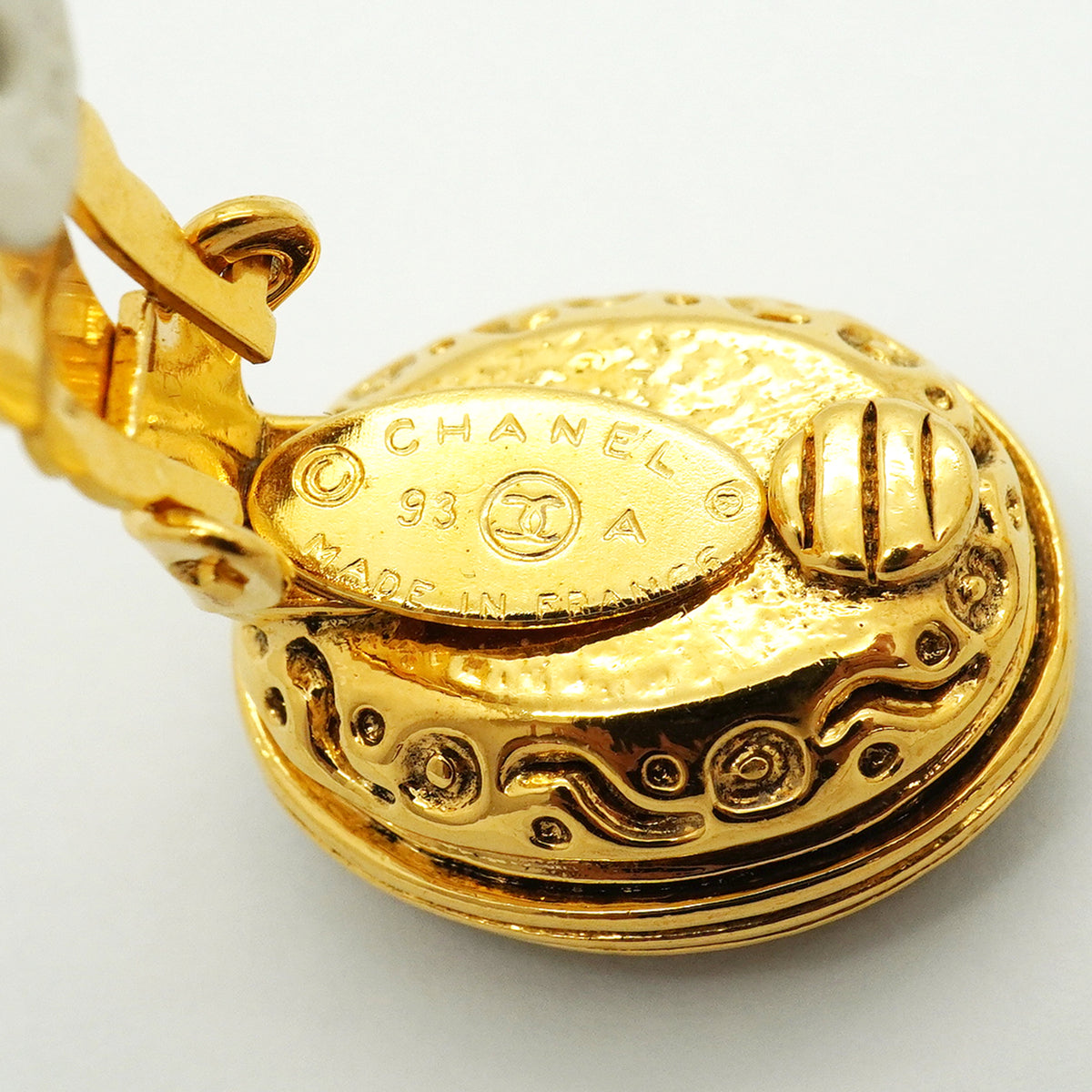 【6jkb0017】シャネル イヤリング ヴィンテージ ココマーク オーバル GPメッキ グリポア ゴールド レッド【中古】レディース