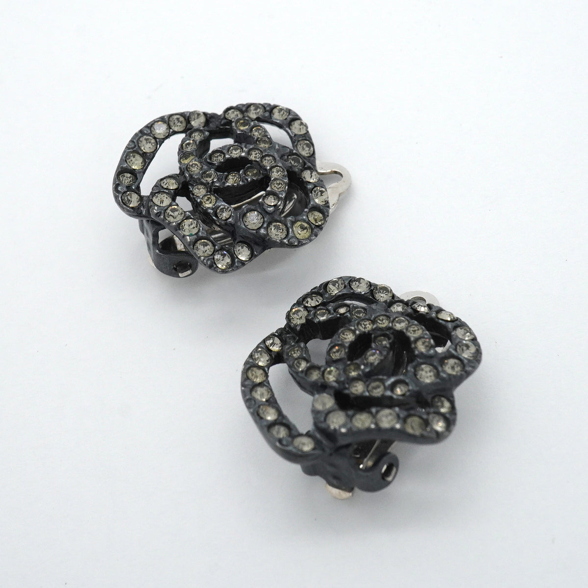 【6jkb0622】シャネル イヤリング ココマーク カメリア メタル ラインストーン シルバー ブラック【中古】レディース