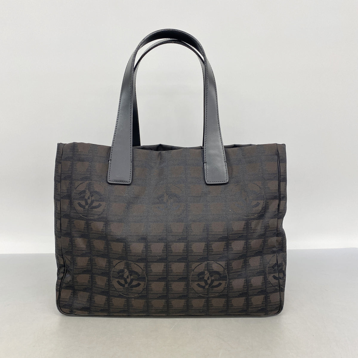 【6ka0048】シャネル トートバッグ ニュートラベル ナイロン ブラウン ブラック シルバー金具【中古】レディース