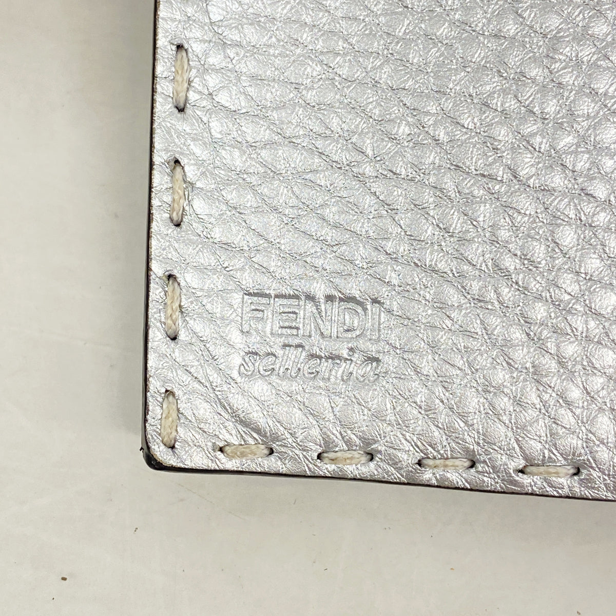 【6ka0057】フェンディ 長財布 セレリア レザー シルバー シルバー金具【中古】レディース