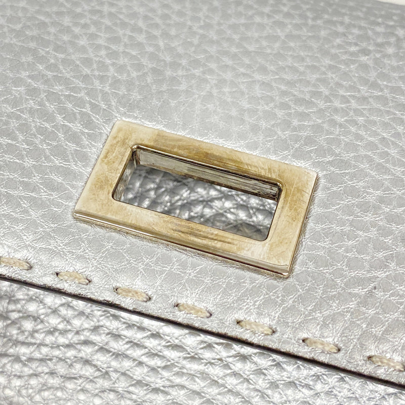 【6ka0057】フェンディ 長財布 セレリア レザー シルバー シルバー金具【中古】レディース