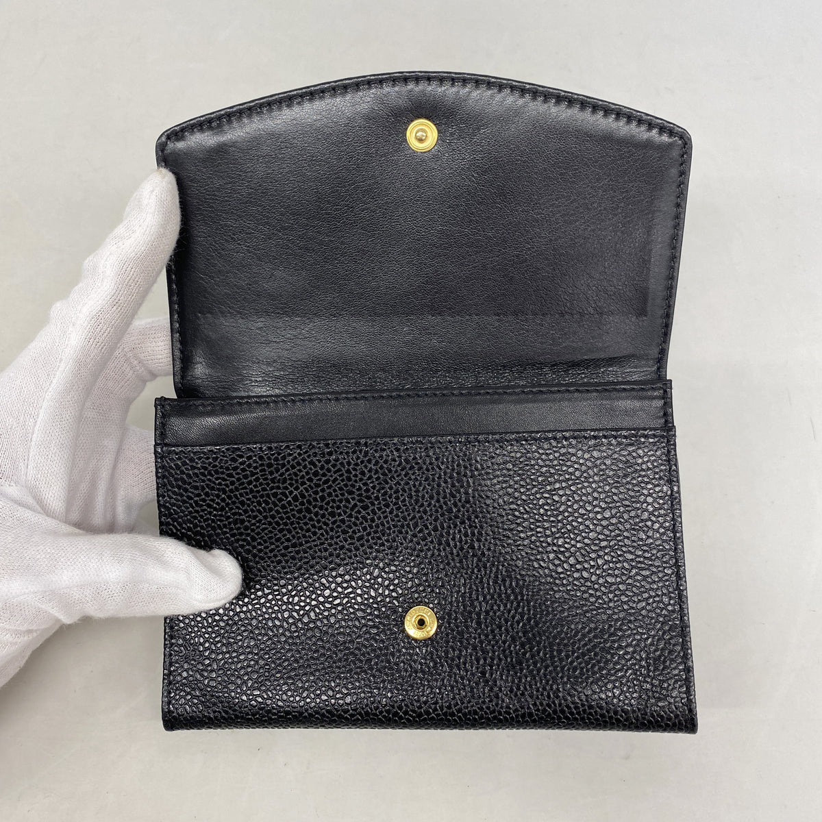 【6ka0195】シャネル 財布 キャビアスキン ブラック ゴールド金具【中古】レディース
