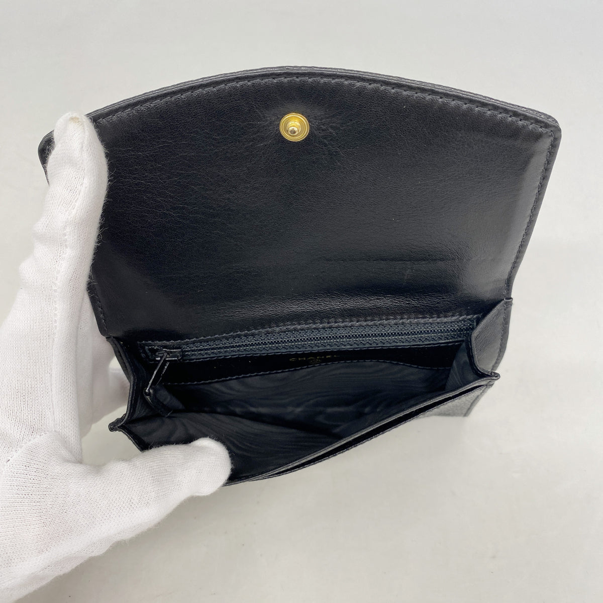 【6ka0195】シャネル 財布 キャビアスキン ブラック ゴールド金具【中古】レディース