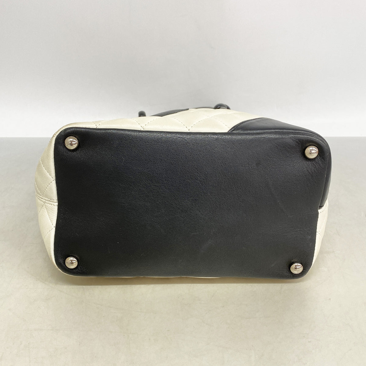 【6ka0255】シャネル トートバッグ カンボン ラムスキン ホワイト ブラック シルバー金具【中古】レディース