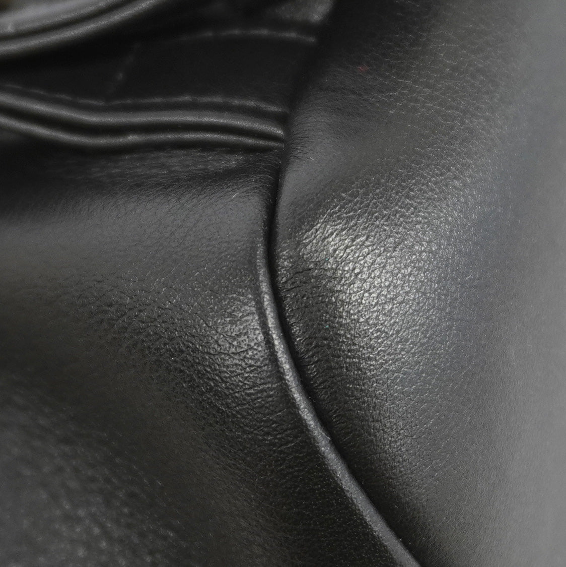 【6ka0280】シャネル リュック・デイパック マトラッセ ラムスキン ブラック シャンパンゴールド金具【中古】レディース