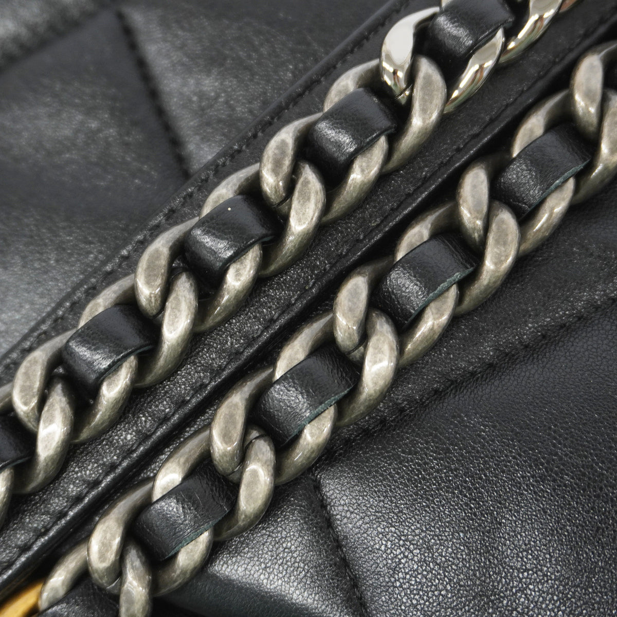 【6ka0299】シャネル ハンドバッグ チェーンショルダー シャネル19 ラムスキン ブラック ゴールド/シルバー金具 2wayバッグ【中古】レディース