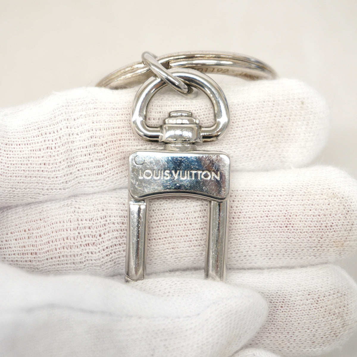 【6ka0324】ルイヴィトン キーホルダー・チャーム LVイニシャル M01192 シルバー【中古】メンズ レディース ユニセックス