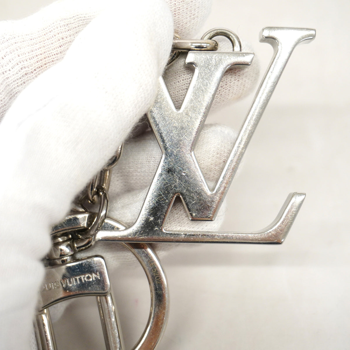 【6ka0324】ルイヴィトン キーホルダー・チャーム LVイニシャル M01192 シルバー【中古】メンズ レディース ユニセックス