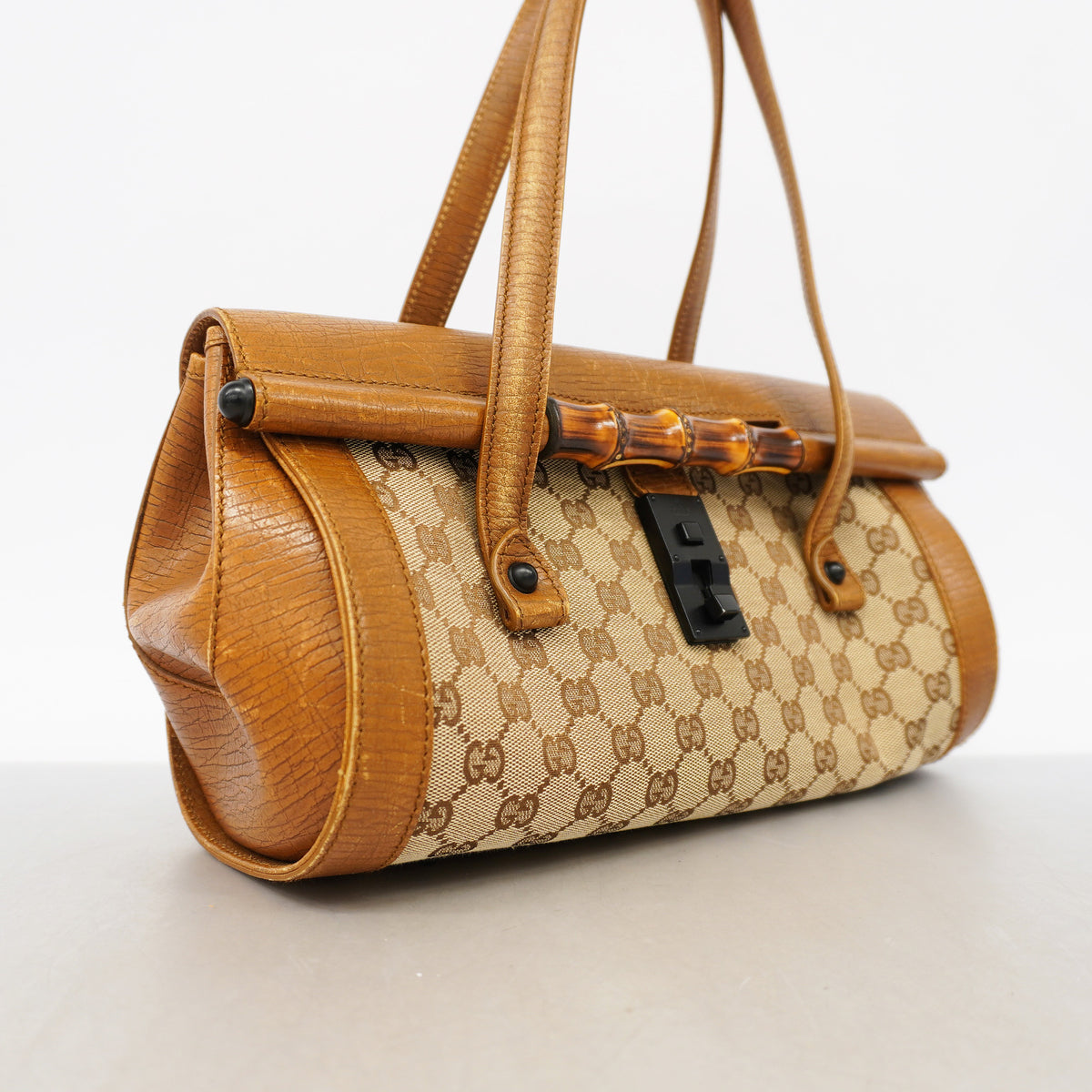 【6ka0332】グッチ ハンドバッグ GGキャンバス/バンブー 111713 キャンバス ベージュ シルバー金具【中古】レディース
