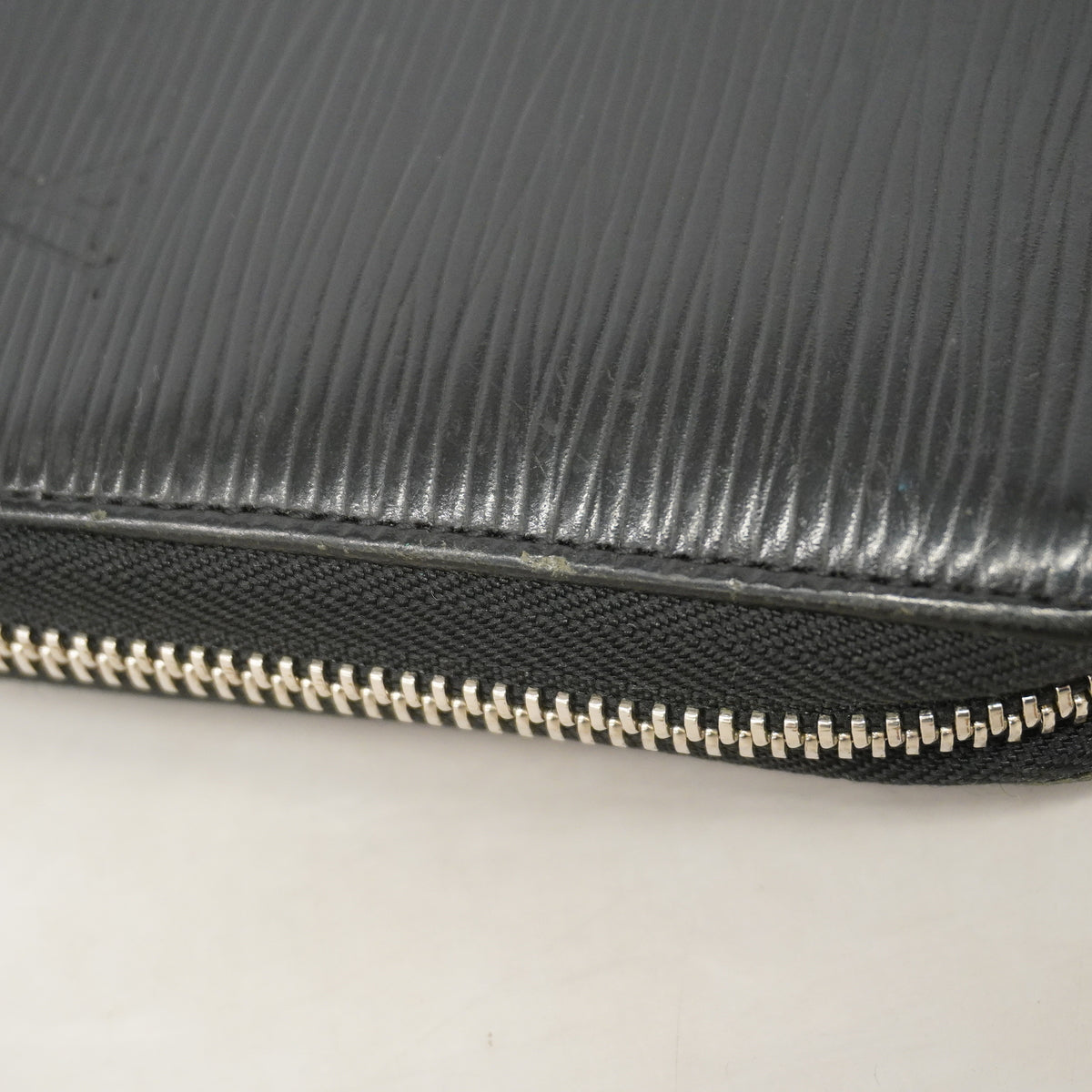 【6ka0339】ルイヴィトン 長財布 エピ ジッピーオーガナイザー M63852 ノワール【中古】メンズ レディース ユニセックス