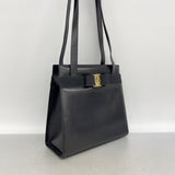 【6ka0418】サルヴァトーレフェラガモ ショルダーバッグ ヴァラ レザー ブラック ゴールド金具【中古】レディース