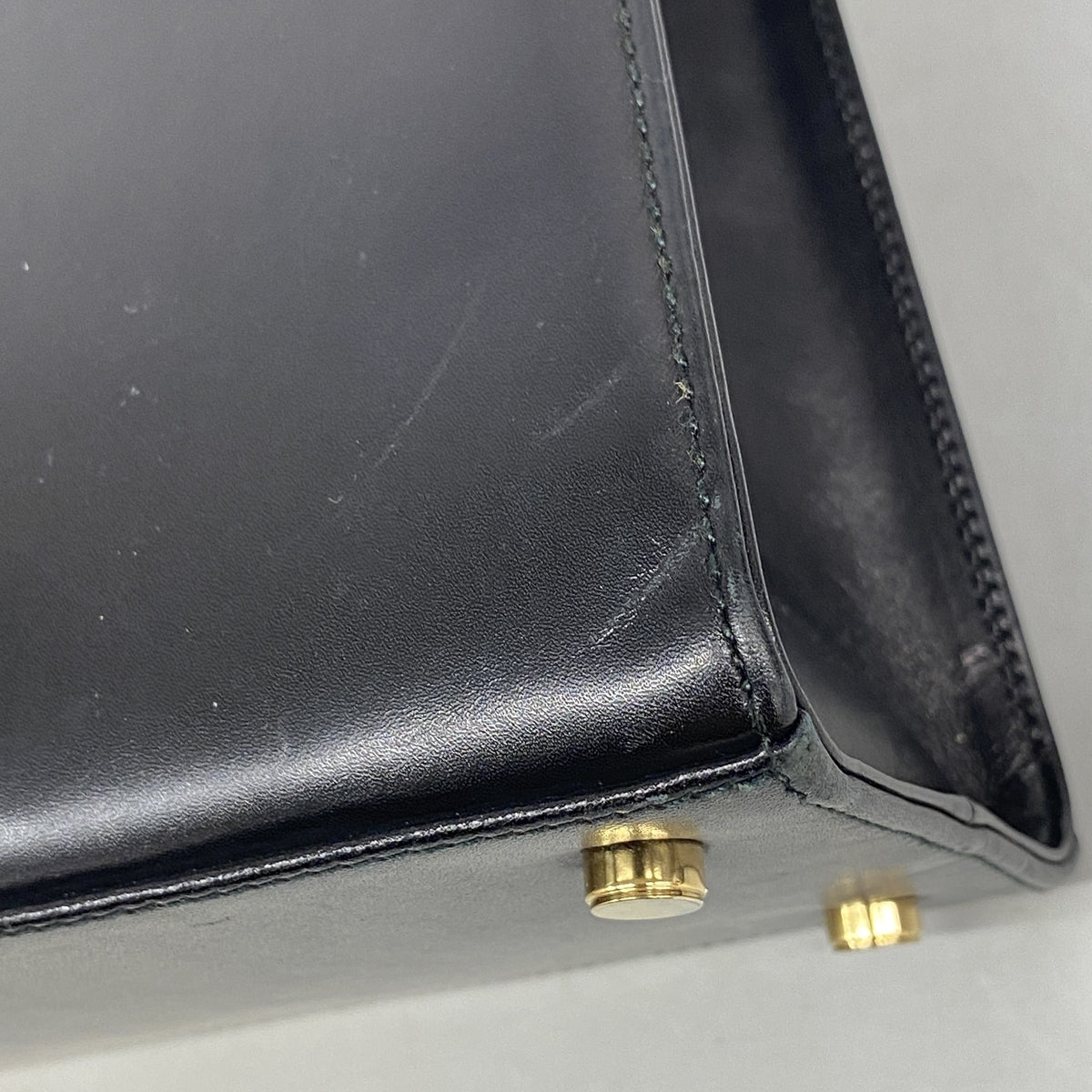 【6ka0418】サルヴァトーレフェラガモ ショルダーバッグ ヴァラ レザー ブラック ゴールド金具【中古】レディース