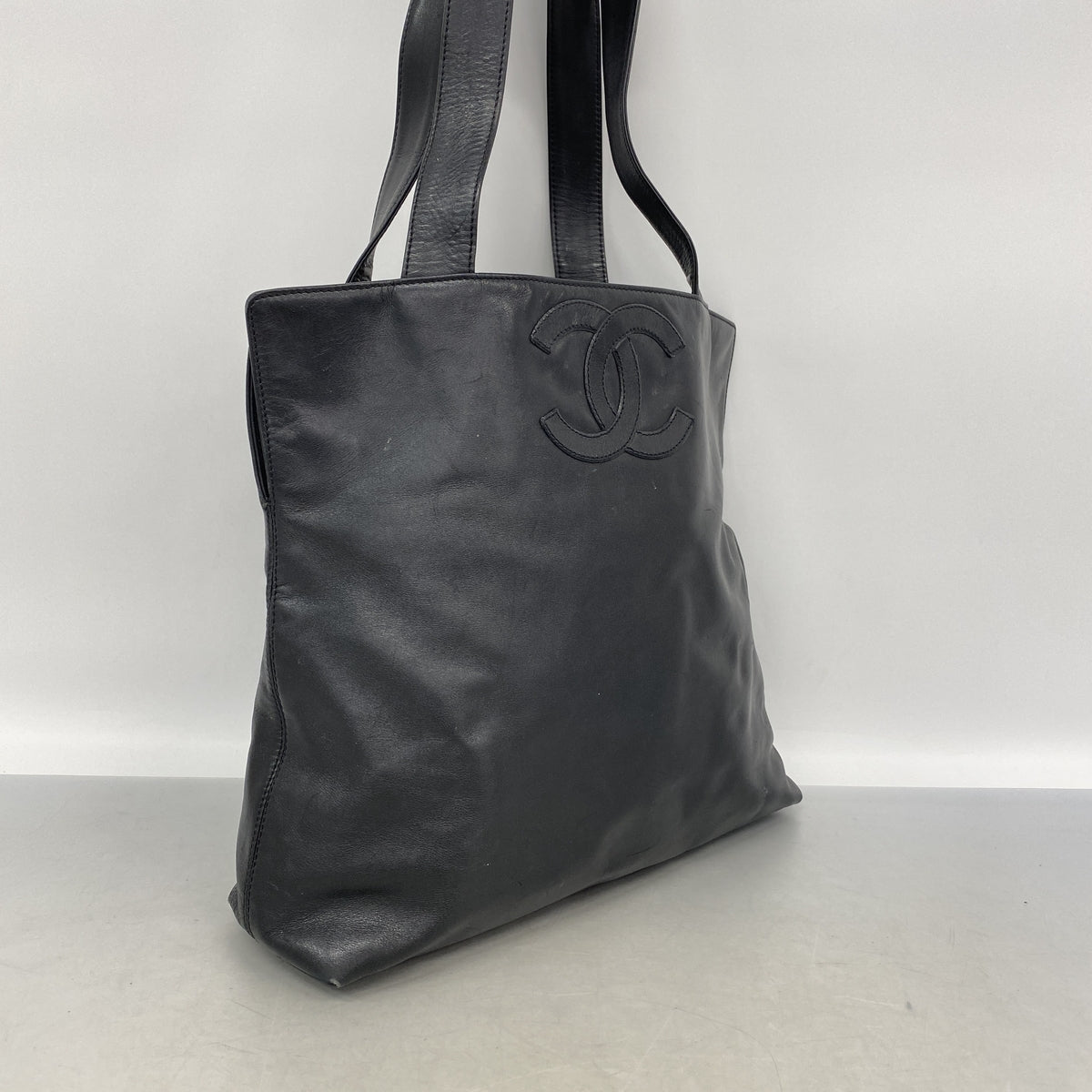 【6ka0434】シャネル トートバッグ ラムスキン ブラック ゴールド金具【中古】レディース