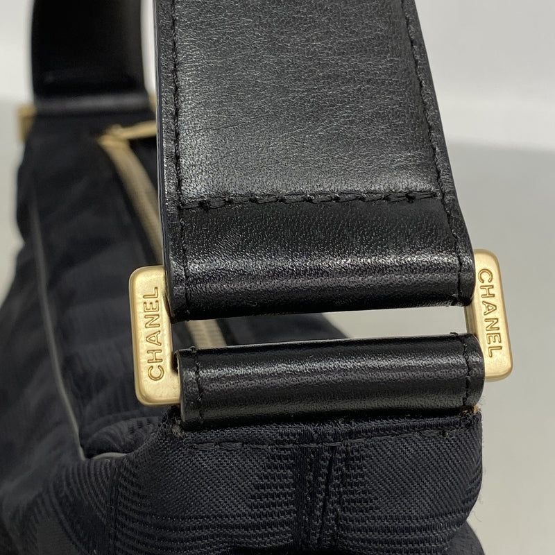 【6ka0477】シャネル ショルダーバッグ ニュートラベル ナイロン ブラック シャンパンゴールド金具【中古】レディース