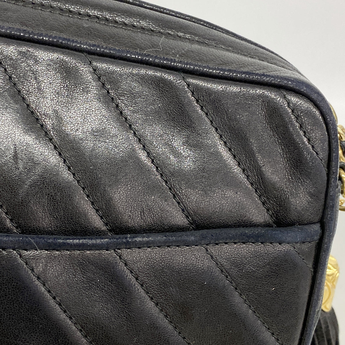 【6ka0504】シャネル ショルダーバッグ フリンジ付きチェーンショルダー ラムスキン ブラック ゴールド金具【中古】レディース